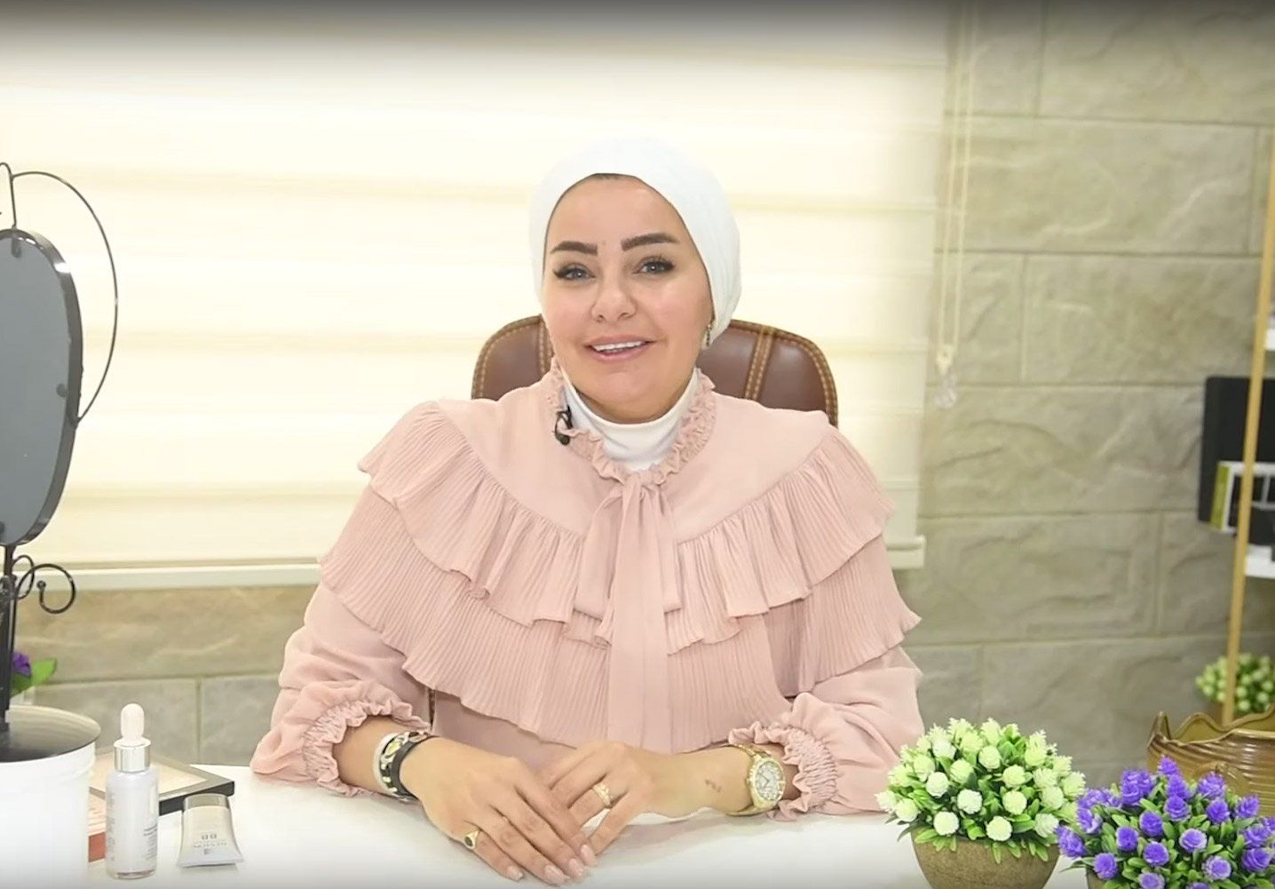 مكياج ناعم للمحجبات بدقيقة واحدة…فيديو