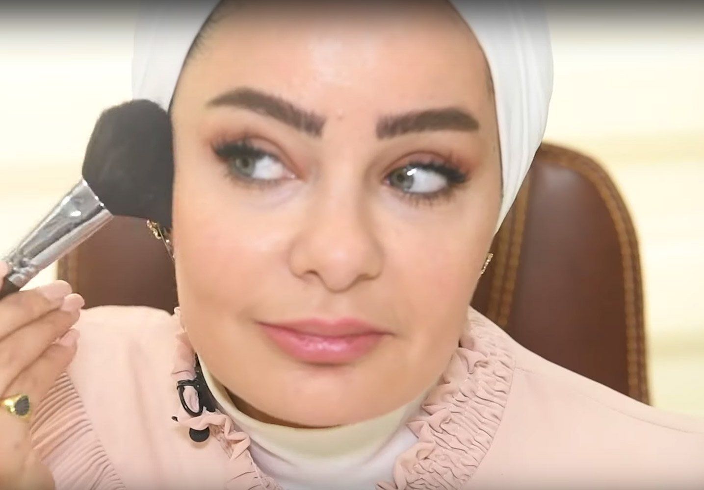 مكياج ناعم للمحجبات بدقيقة واحدة…فيديو