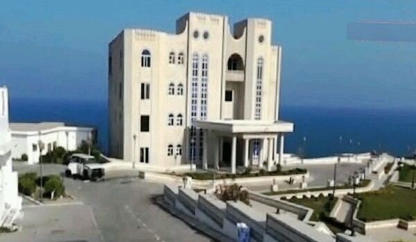 شاهد... قوات الحماية الرئاسية تفاجئ الجميع وتنشر اول فيديو لها من معاشيق بعد السيطرة عليه بقيادة الزامكي "فيديو"