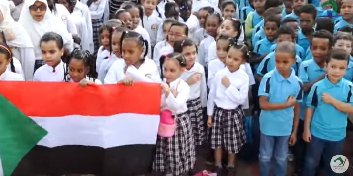 المواطنون يتساءلون متى تفتح المدارس.. ومدرسة الخرطوم تكشف أسباب النجاح والتفوق