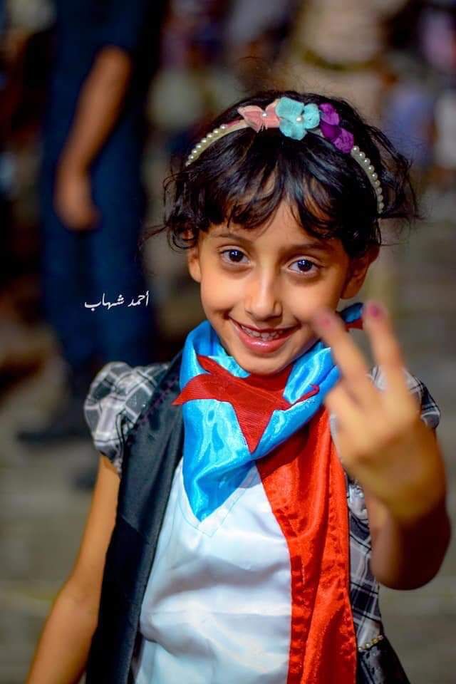 شاهد حصرياً.. الصورتين الاكثر شهرةً وتداولا من "مليونية النصر" بعدن