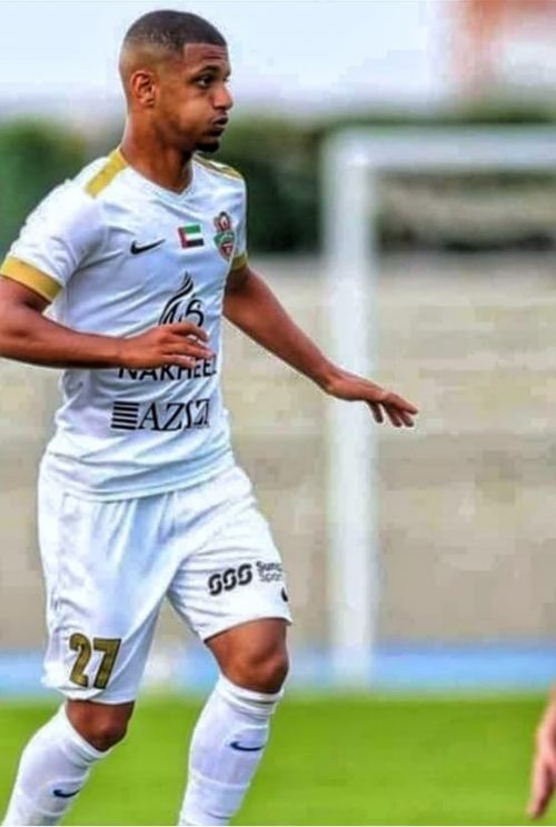 موهبة كروية يمنية الى برشلونة الإسباني