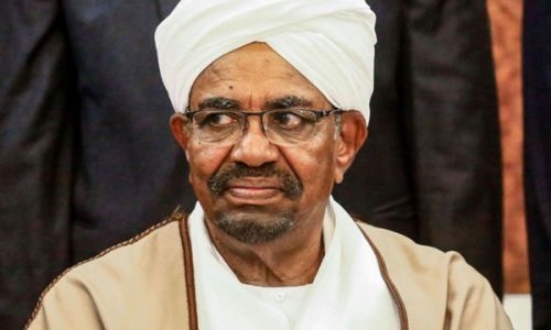 البشير في أولي جسات محاكمته: لا أملك سوى منزل ومزرعة