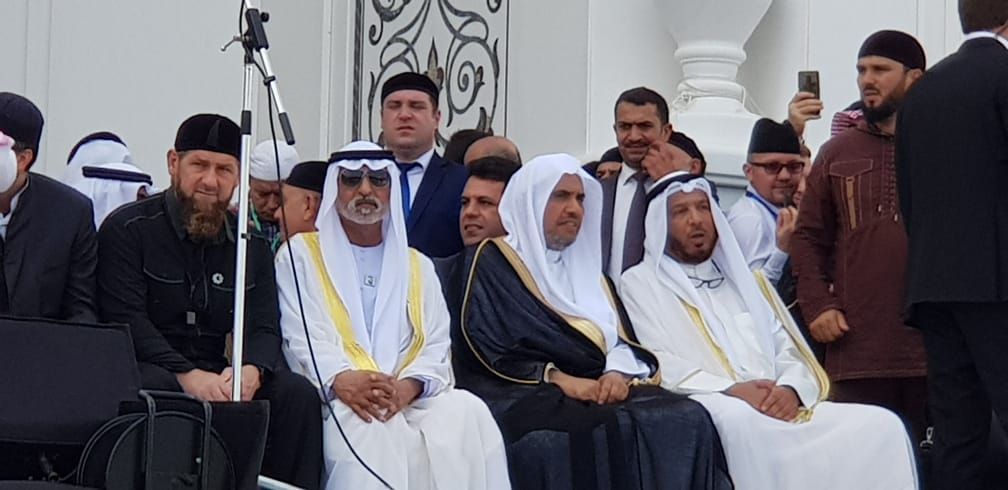 صور.. رئيس الشيشان يبكى خلال افتتاح أكبر مسجد بأوربا فى ذكرى والده.. والجامع تحفة معمارية فريدة.. قديروف يصطحب أسامة الأزهرى فى الافتتاح بحضور وفود الدول العربية مصر والسعودية والإمارات والكويت