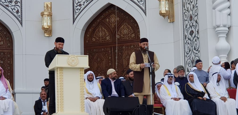 صور.. رئيس الشيشان يبكى خلال افتتاح أكبر مسجد بأوربا فى ذكرى والده.. والجامع تحفة معمارية فريدة.. قديروف يصطحب أسامة الأزهرى فى الافتتاح بحضور وفود الدول العربية مصر والسعودية والإمارات والكويت