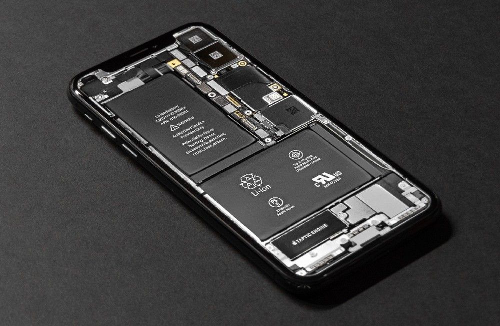 شركة آبل تمنح لبعض المتاجر الحق في تصليح هواتف iPhone