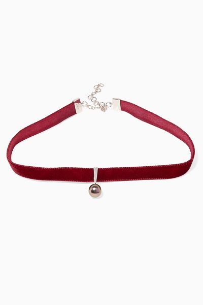 موديلات تشوكر Choker جريئة لإطلالات الجامعة 2020