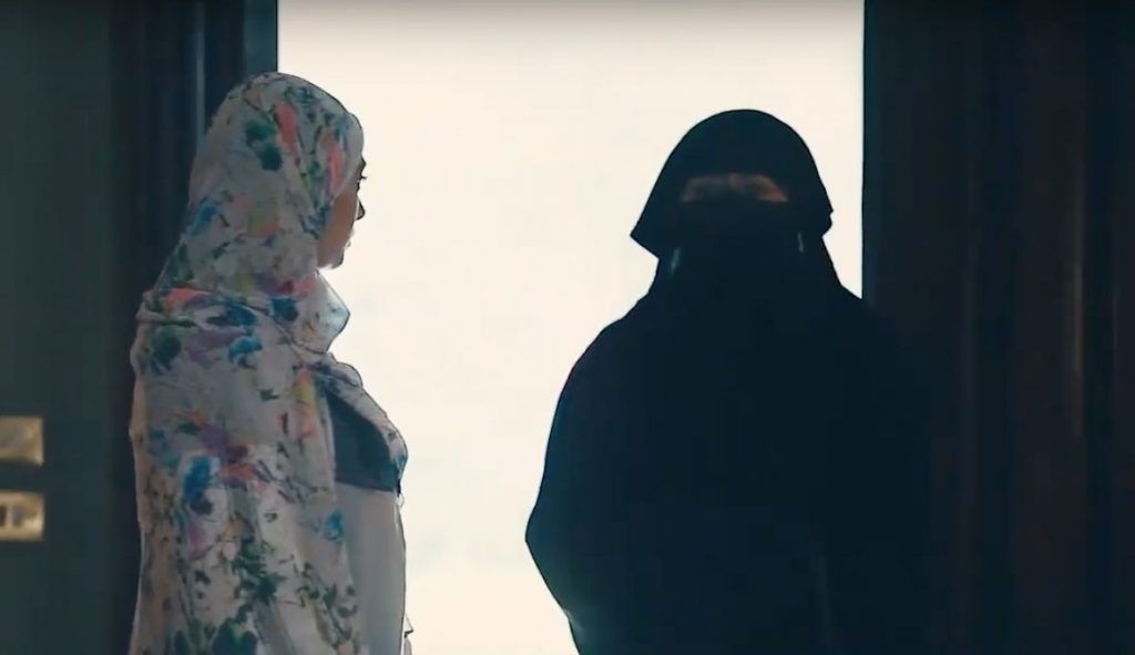 شاهد.. رانيا يوسف بالنقاب لهذا السبب