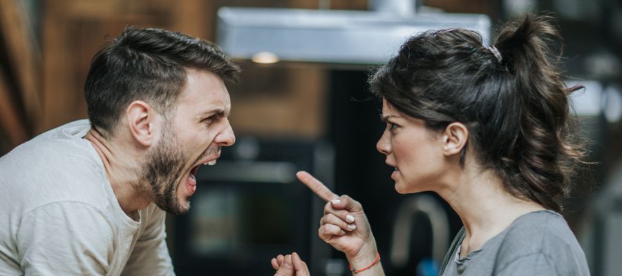 رجل يعض زوجته في منطقة حساسة حتى الموت .. وعند التشخيص كانت الصدمة