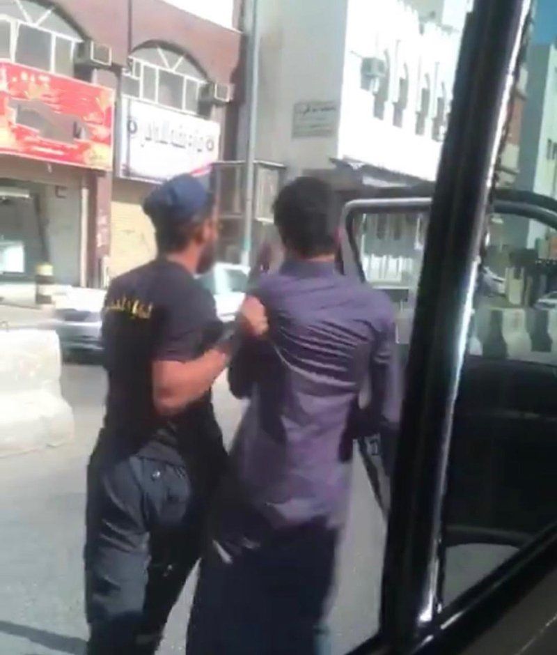 "إمارة مكة": تعرفنا على "الفرد" صاحب التصرف غير المقبول بحق سائق الباص في المقطع المتداول