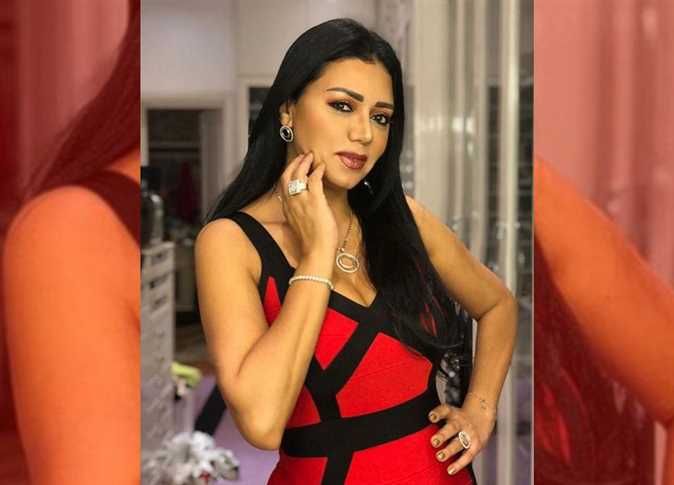 إطلالة جديدة لـ«رانيا يوسف» في افتتاح مهرجان الجونة السينمائي (فيديو)