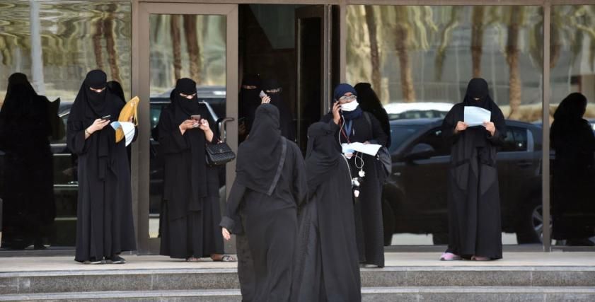 سعوديات بدون عباءة يثير جدل على تويتر والداخلية السعودية توضح حقيقة…