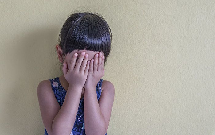 أول تعليق من عائلة "معذب الطفلة" في السعودية... هكذا برر تصرفه الصادم (فيديو)