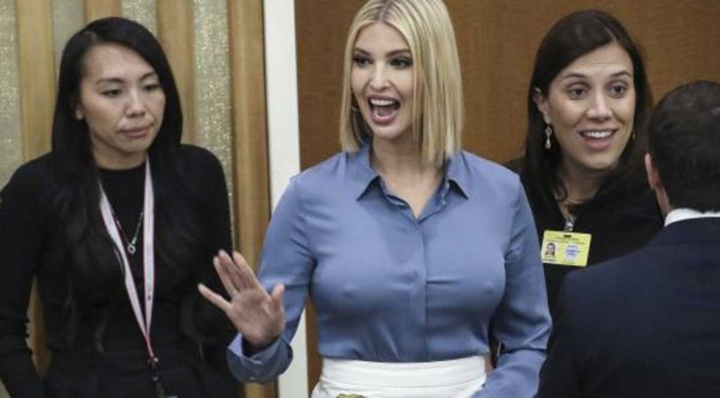 ايفانكا ترامب بقميص ضيق اظهر صدرها بشكل فاضح!.. فيديو