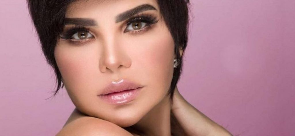 بمقطع فيديو .. فنانة خليجية : ” العالم مبهورة بجسمي ” .. وصديقتها تتغزل بها