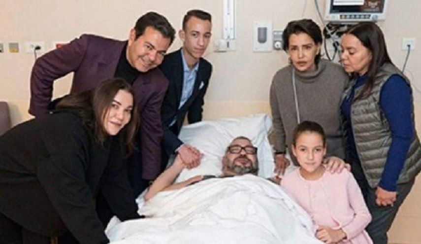 عاجل : بعد ساعات من مقتل "الفغم" ...الديوان الملكي يفاجى الجميع ويعلن إصابة الملك وينشر صور خاصه له من داخل المستشفى "صور + بيان"