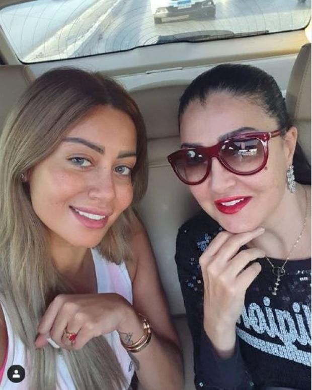 صورة جديدة تجمع غادة عبد الرازق وابنتها.. ورانيا يوسف: قمرات