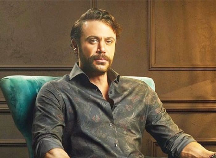 نجل عادل إمام يفاجأ بجثمان طفلته داخل حقيبة .. وكلمات مؤثرة لعمها رامي ”تهز” انستجرام (صورة)
