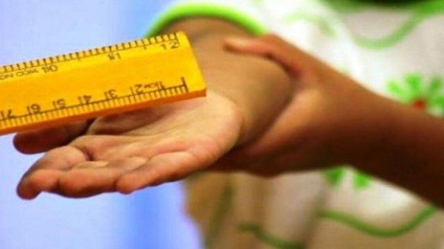 معلمة اساس تعاقب تلميذ بالجلد المبرح