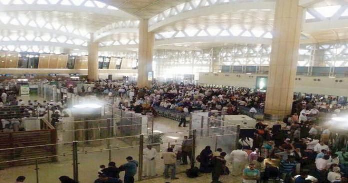 مطار الرياض يهتز وصراخ نساء سعوديات تضج بالمكان وشخصيات شهيرة تهرب .. ماذا يحدث في السعودية ؟ (فيديو)