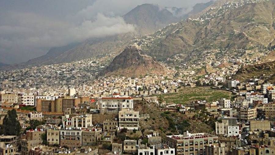 محلية تعز تعلن فتح طريق حوض الأشراف وتنتظر فتحها من قبل الحوثيين