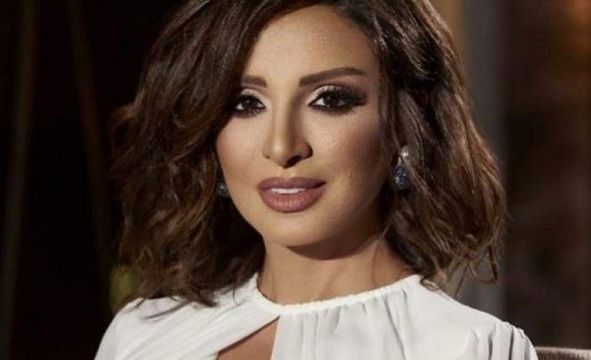شاهد: أنغام تتعرض للإغماء في حفلها بالسعودية