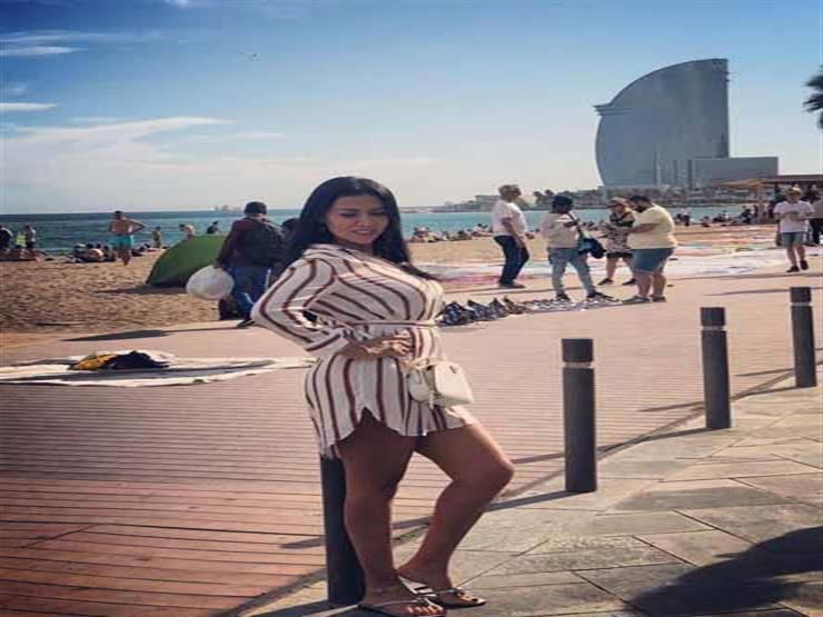 بالصور| "إجازة نهاية الأسبوع".. رانيا يوسف تخضع لجلسة تصوير أمام البحر