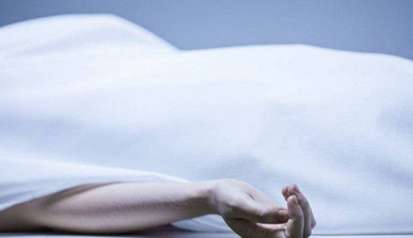 عقوق الوالدين .. شاب يقوم بمساعدة زوجته بتعذيب والدته حتى الموت