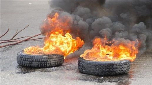لبنان | قطع طريق غزة جب جنين بالاطارات المشتعلة