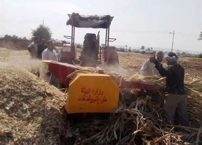 محافظ سوهاج: توفير ماكينات لإعادة تدوير المخلفات الزراعية حفاظا على البيئة (صور)