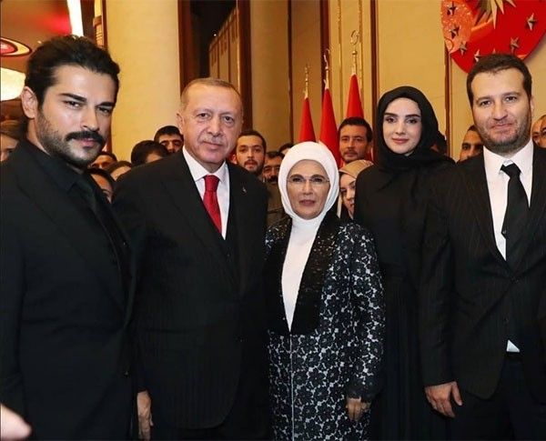 بوراك أوزجفيت يلتقي بأشهر شيف تركي في القصر الرئاسي.. صور