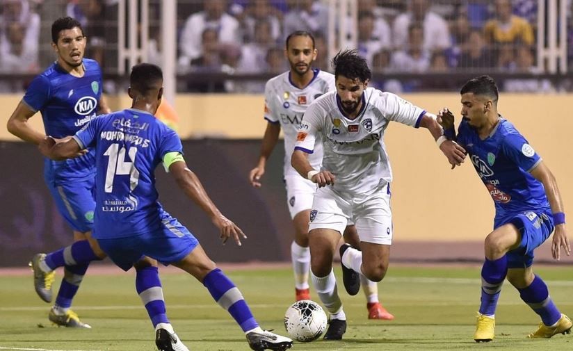 الهلال يقلق جماهيره بالتعثر أمام الفتح