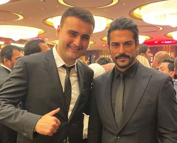 بوراك أوزجفيت يلتقي بأشهر شيف تركي في القصر الرئاسي.. صور