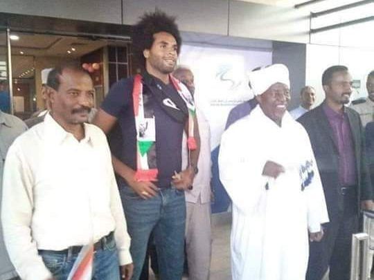 بالصورة.. وصول أحد المحترفين للمشاركة مع منتخب السودان