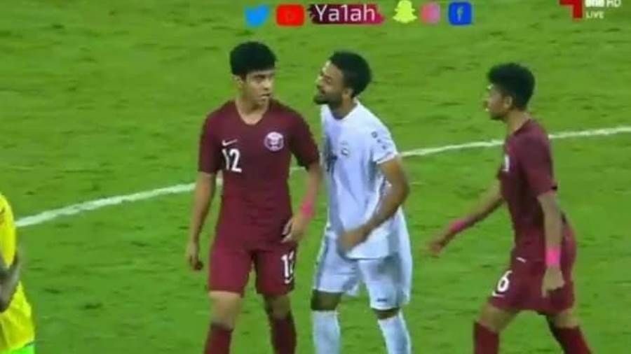 تصرفات لاعب قطري تجاه نظيره اليمني تثير إستياءاً واسعاً