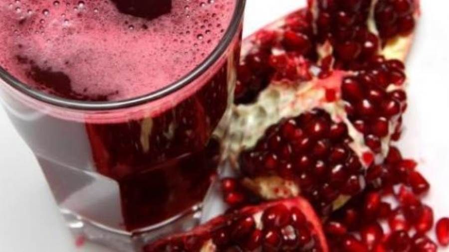أبرزها الوقاية من السرطان.. 12 فائدة صحية لعصير الرمان