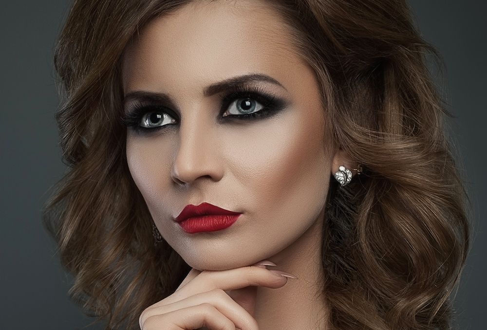 أخطاء مكياج العيون المبطنة وطرق تصحيحها