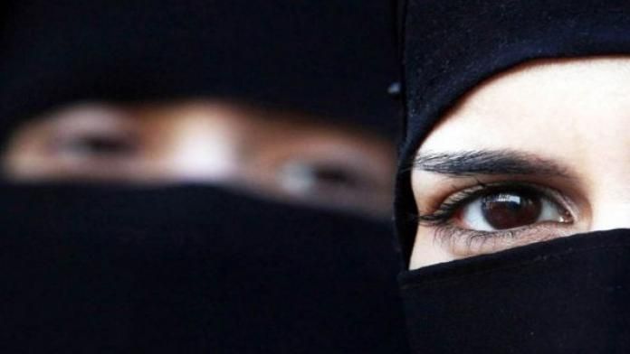 شاهد : فتاة السعودية حسناء تكتب على جسدها رسالة صادمة لولي العهد السعودي .. وهذا نص ماورد فيها