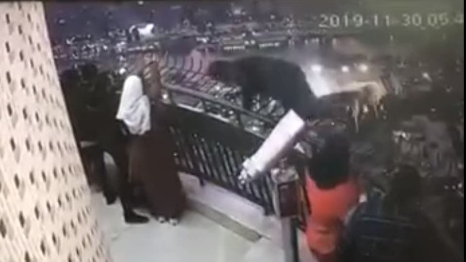 شاب مصري ينتحر برمي نفسه من ارتفاع 187 متر اعلى برج القاهرة.. فيديو