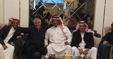 طلاب مدرسة بالسعودية يستقدمون مدرسًا مصريًا بعد 30 عامًا.. اعرف التفاصيل