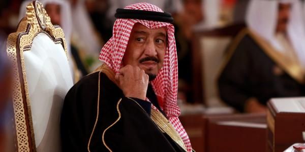 الملك سلمان يهدد مهاتير محمد بعقاب شديد يوصله إلى المشنقة ”إذا لم تلغ القمة الإسلامية هذا ما سنفلعه بك”..وهكذا جاءه الرد