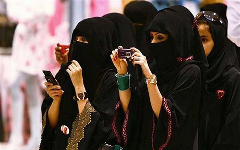 شاهد بالفيديو..داعية شهير يباغت الجميع ويعلن ان التحرش بالنساء العاريات في الشوارع أمر طبيعي ( فيديو جريء وصادم )