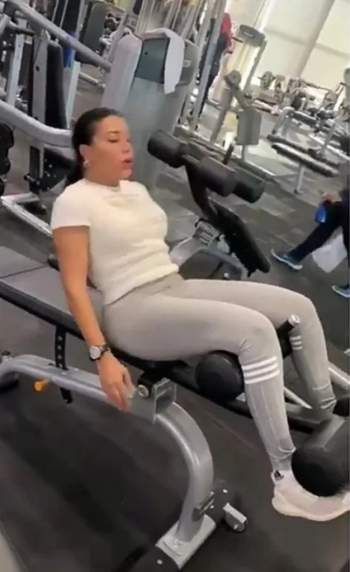 رانيا يوسف بصورة مثيرة تبرز تفاصيل جسمها