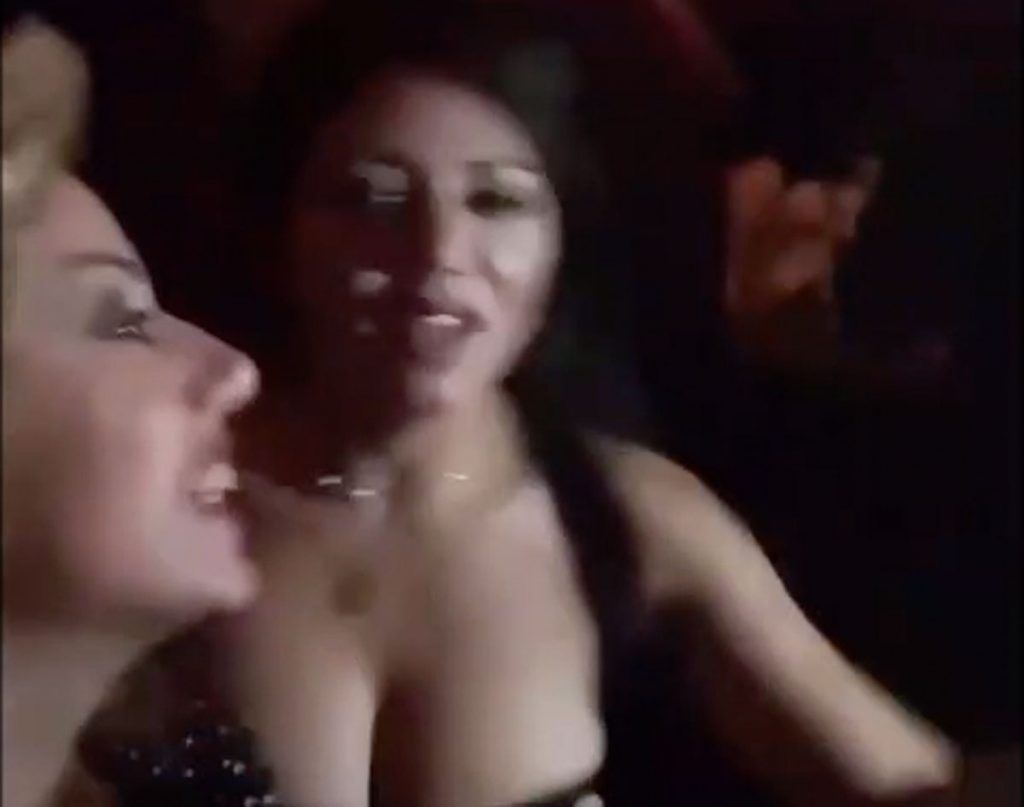 شاهد.. وصلة رقص لـ رانيا يوسف مع زوجة مصطفى فهمي