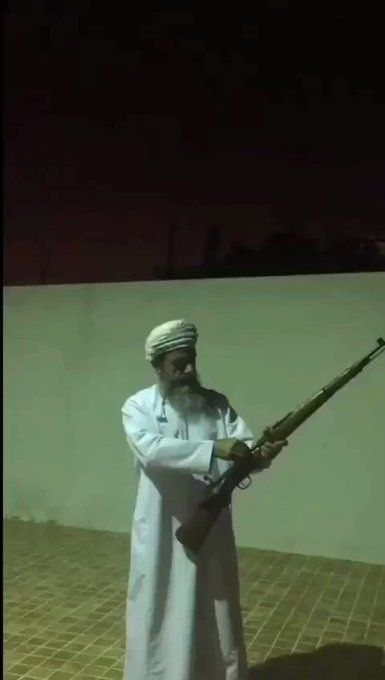شاهد.. لن تصدق ماذا فعل عُمانيون بعد سماعهم خبر عن صحة السلطان قابوس ( فيديو )