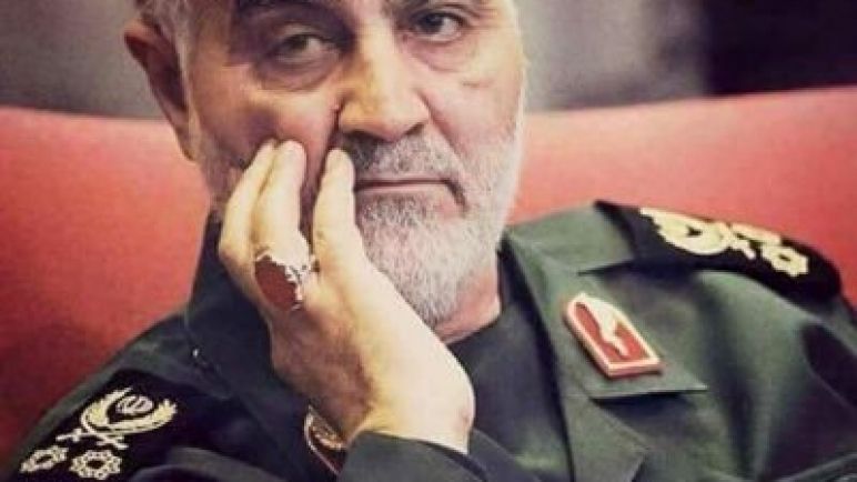 حقيبة ‘‘الجنرال الإيراني‘‘ قاسم سليماني تثير الجدل بعد مقتله.. شاهد ماذا وجدوا فيها؟؟ (صور مثيرة)