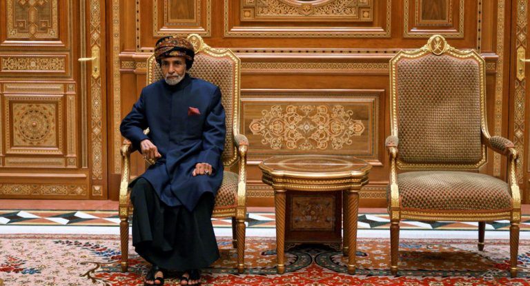 ورد للتو...مغرد سلطنة عمان الشهير يكشف سر لم يكن يعرفه الا القليل عن السلطان قابوس وينشر صور قبره ( شاهد 3 صور لقبر السلطان قابوس ) 