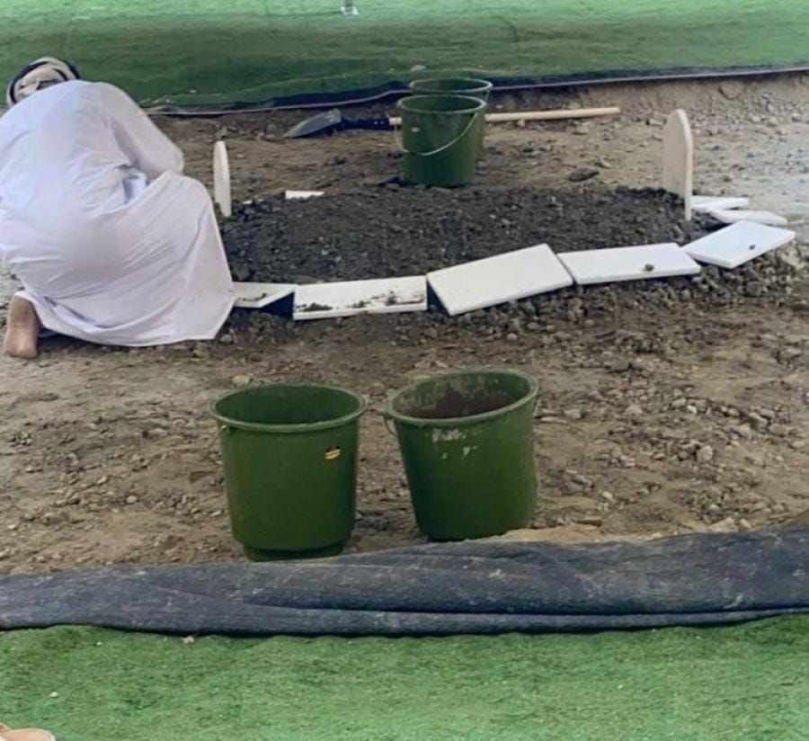 ورد للتو...مغرد سلطنة عمان الشهير يكشف سر لم يكن يعرفه الا القليل عن السلطان قابوس وينشر صور قبره ( شاهد 3 صور لقبر السلطان قابوس ) 