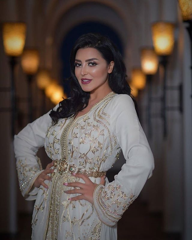 قفطان مغربي أبيض وذهبي فخم