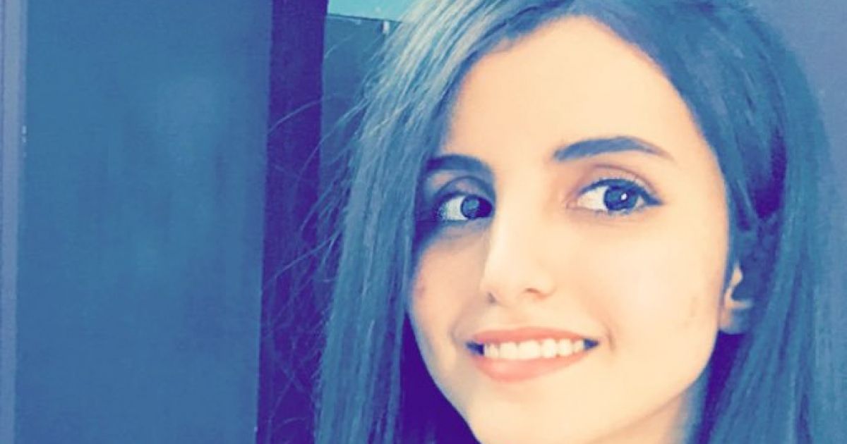 فتاة سعودية حسناء تظهر بملابس جريئة جدا .. وتقوم بعمل فاضح مع زوجها في معلم أثري .."شاهد فيديو وصور"